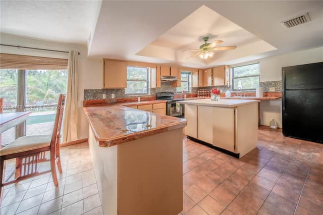 576 Marshall Rd, West Palm Beach FL 33413 - West Palm Beach, FL - Photo 5