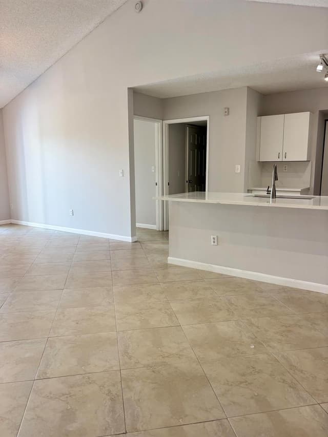 2640 S UNIVERSITY Drive # 305, Davie FL 33328 - Davie, FL - Photo 6