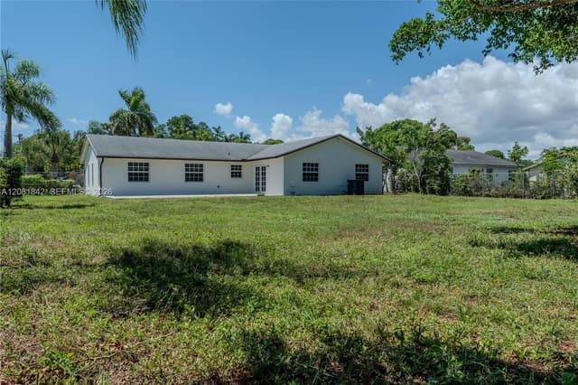 4513 Blue Pine Cir, Lake Worth FL 33463 - Lake Worth, FL - Photo 7