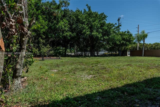 4513 Blue Pine Cir, Lake Worth FL 33463 - Lake Worth, FL - Photo 5