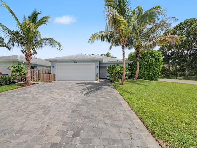 17700 Cornelia Avenue, Jupiter FL 33458 - Jupiter, FL - Photo 2