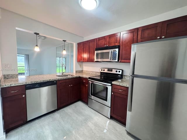 10325 NW 11th St # 101, Pembroke Pines FL 33026 - Pembroke Pines, FL - Photo 6