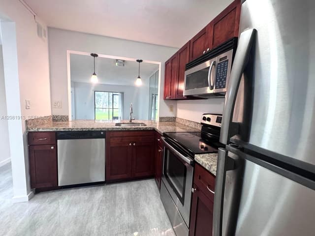 10325 NW 11th St # 101, Pembroke Pines FL 33026 - Pembroke Pines, FL - Photo 7