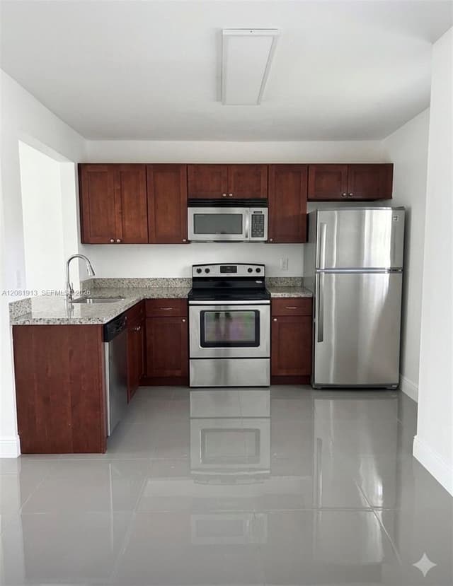 10325 NW 11th St # 101, Pembroke Pines FL 33026 - Pembroke Pines, FL - Photo 3