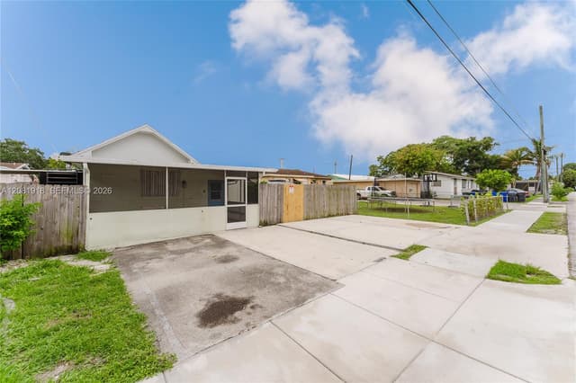 5737 Grant St, Hollywood FL 33021 - Hollywood, FL - Photo 2