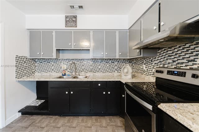 5737 Grant St, Hollywood FL 33021 - Hollywood, FL - Photo 4