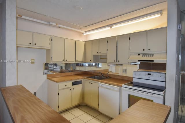 10761 W Clairmont Cir # 108, Tamarac FL 33321 - Tamarac, FL - Photo 2