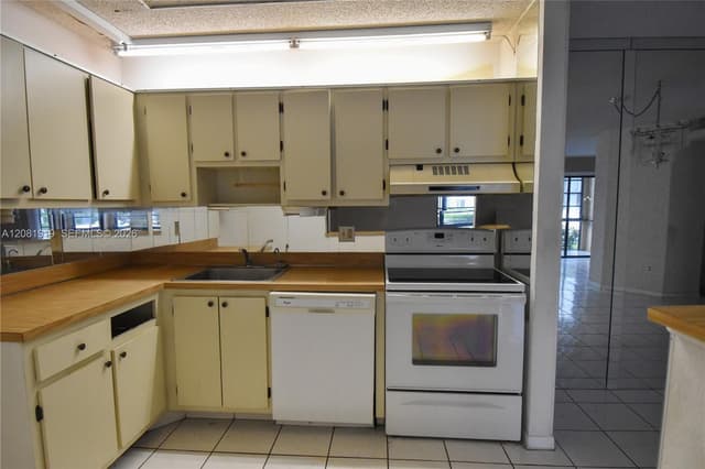 10761 W Clairmont Cir # 108, Tamarac FL 33321 - Tamarac, FL - Photo 3