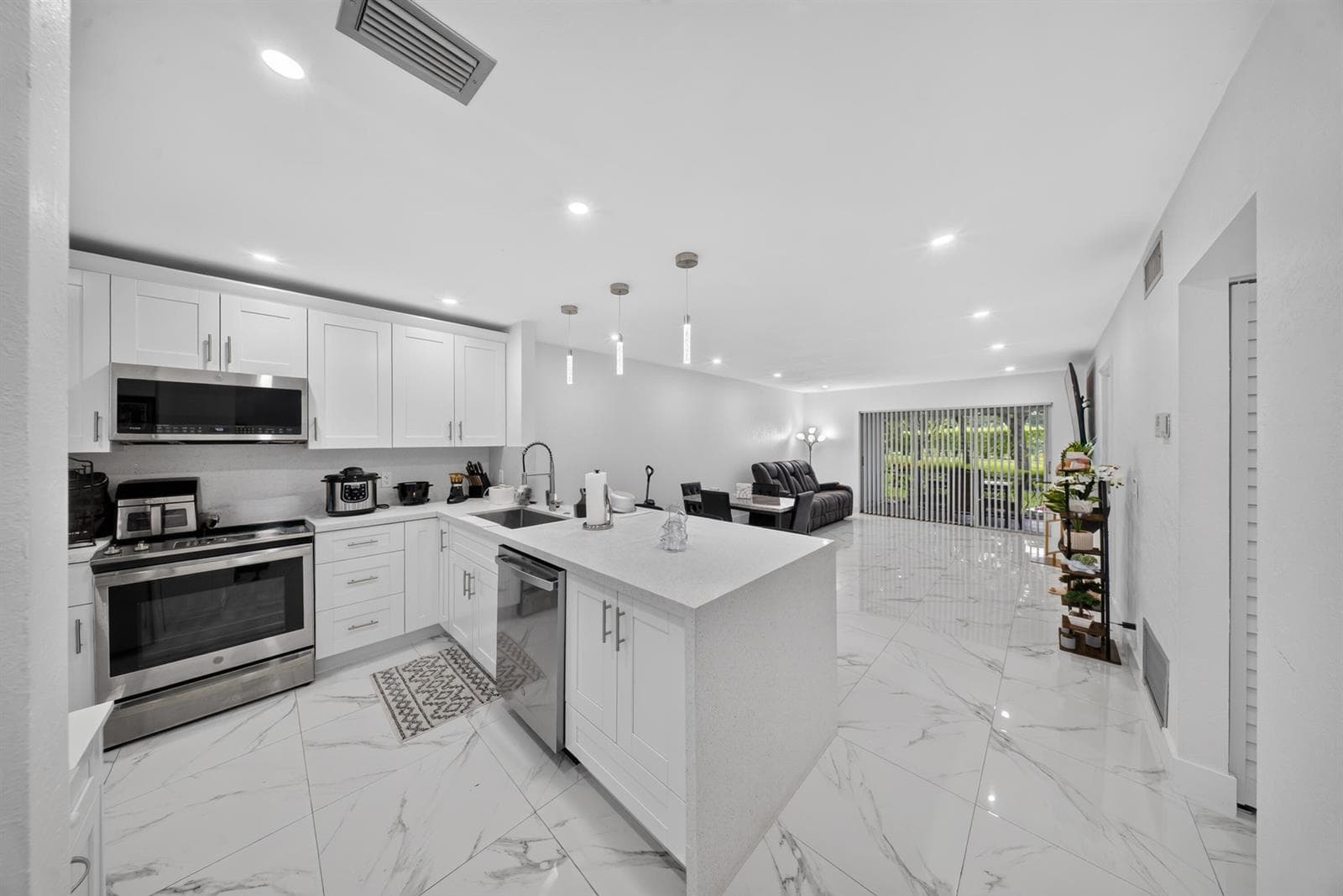 265 CAPE COD Circle, Lake Worth FL 33467 - Lake Worth, FL - Photo 1