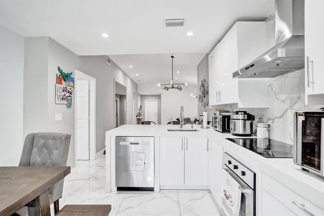 372 W Riverbend Drive # 372, Sunrise FL 33326 - Sunrise, FL - Photo 5