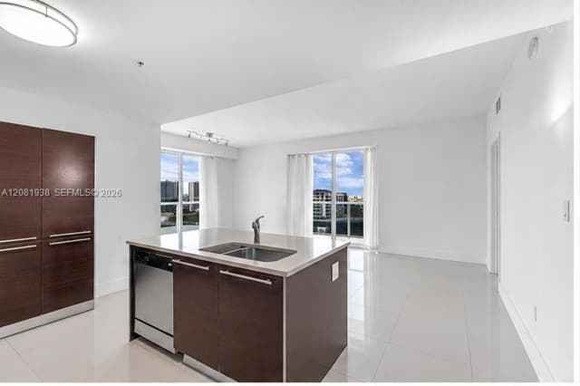 1900 N Bayshore Dr # 2111, Miami FL 33132 - Miami, FL - Photo 5