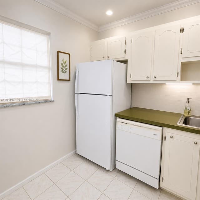 301 Cambridge Rd # 306, Hollywood FL 33024 - Hollywood, FL - Photo 3