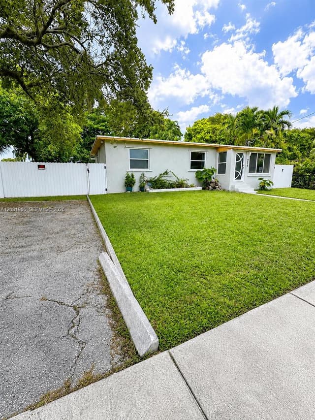 204 SW 7th Ave, Hallandale Beach FL 33009 - Hallandale Beach, FL - Photo 3