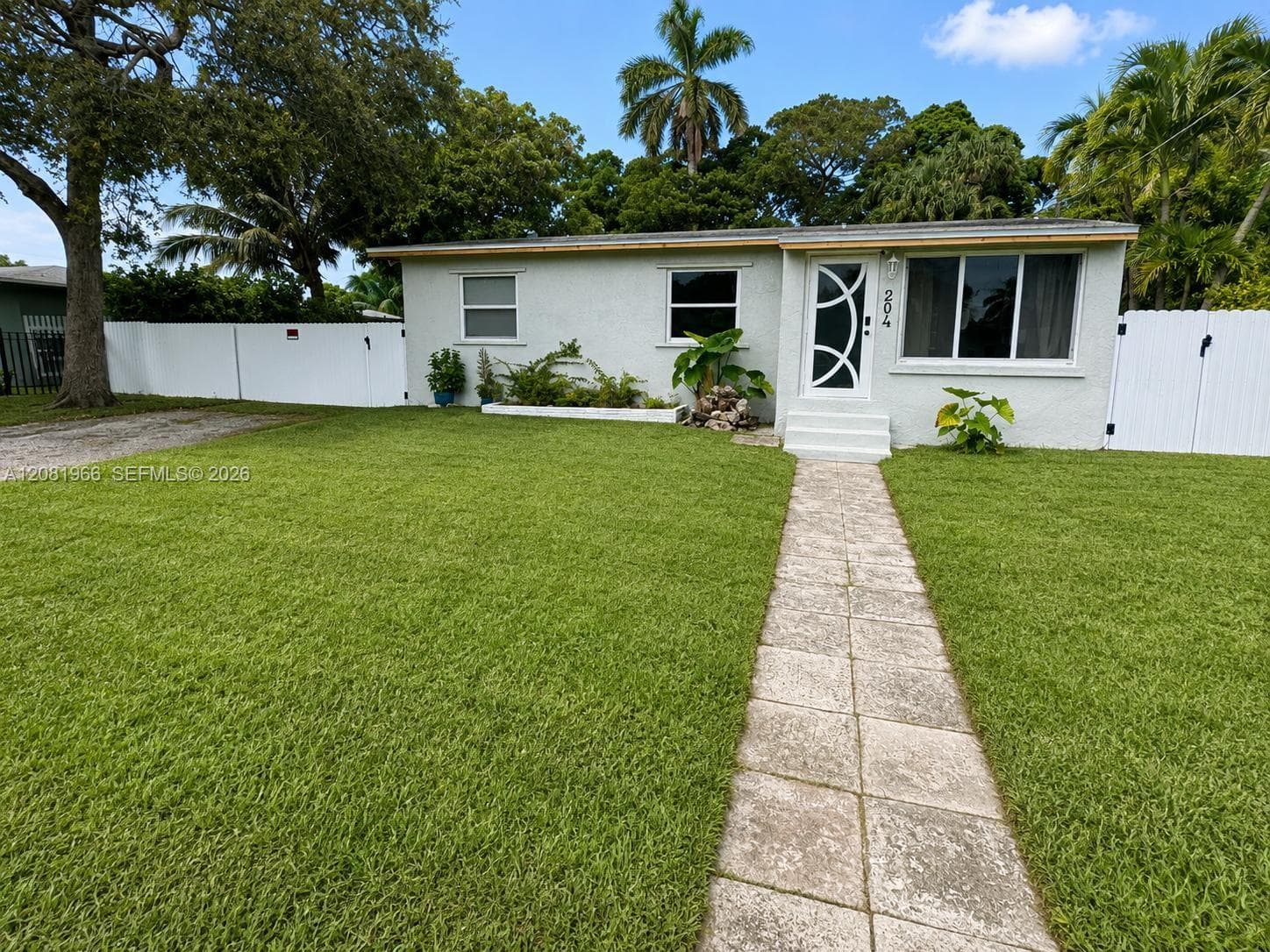 204 SW 7th Ave, Hallandale Beach FL 33009