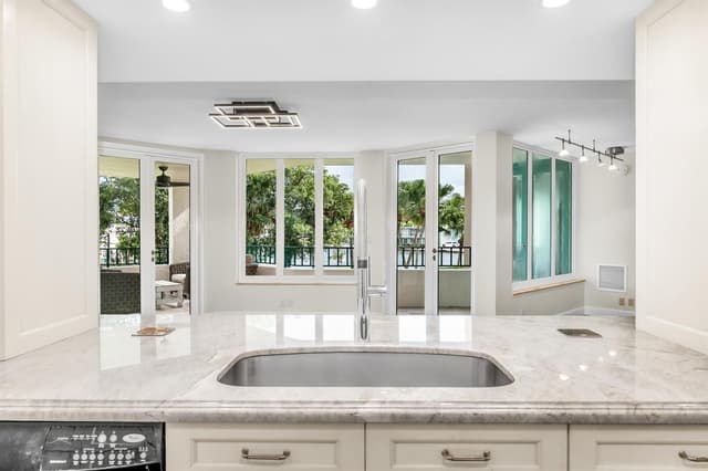100 SE 5TH Avenue # 202, Boca Raton FL 33432 - Boca Raton, FL - Photo 2