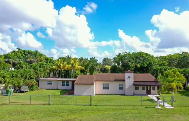 141 NE 14th St, Homestead FL 33030 - Homestead, FL - Photo 2