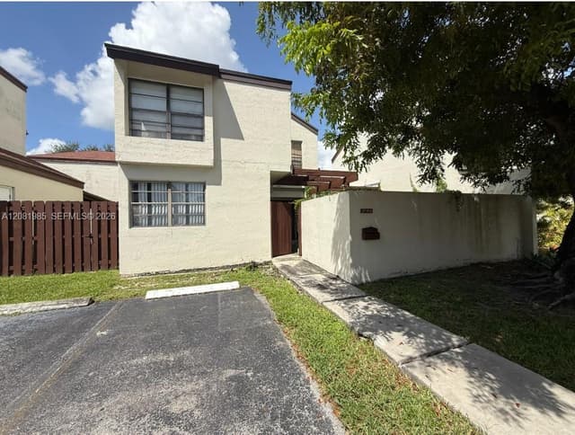 9764 NW 4th Ln # 9764, Miami FL 33172 - Miami, FL - Photo 2