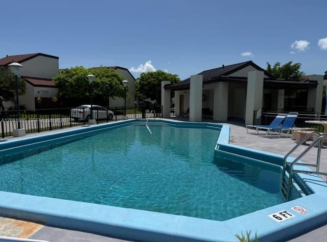 9764 NW 4th Ln # 9764, Miami FL 33172 - Miami, FL - Photo 3