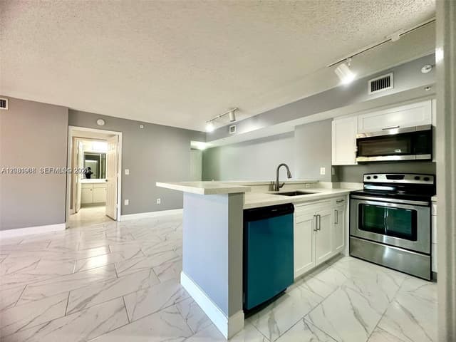 2620 S University Dr # 105, Davie FL 33328 - Davie, FL - Photo 4