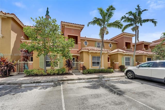 953 SW 143rd Ave, Pembroke Pines FL 33027 - Pembroke Pines, FL - Photo 2