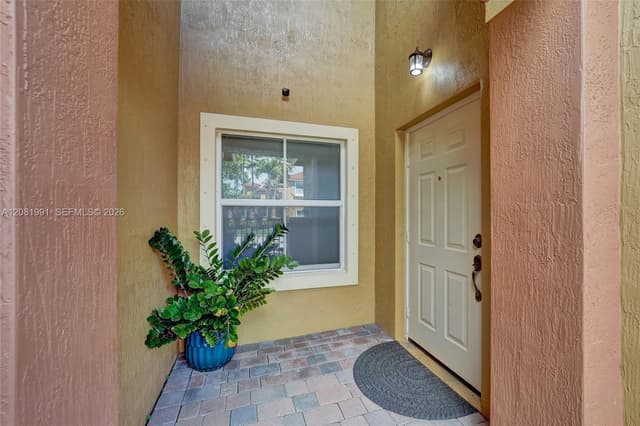 953 SW 143rd Ave, Pembroke Pines FL 33027 - Pembroke Pines, FL - Photo 3
