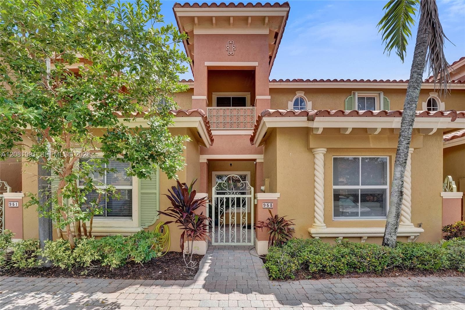953 SW 143rd Ave, Pembroke Pines FL 33027 - Pembroke Pines, FL - Photo 1