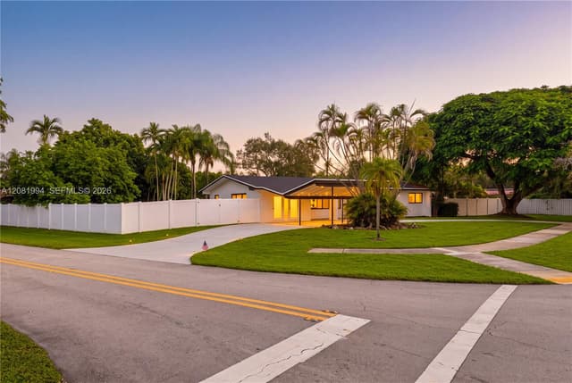 8201 SW 151st St, Palmetto Bay FL 33158 - Palmetto Bay, FL - Photo 2