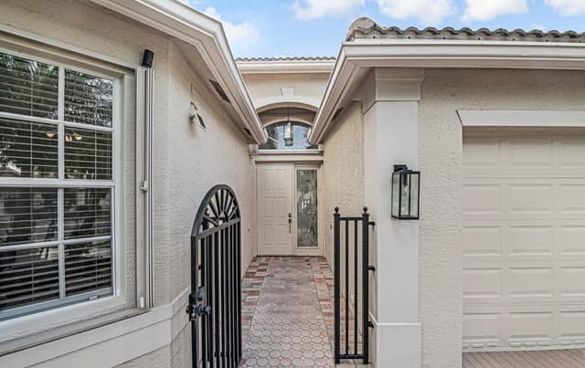8225 La Jolla Vista Lane, Lake Worth FL 33467 - Lake Worth, FL - Photo 2
