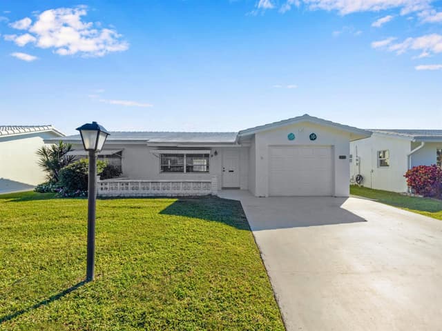 2016 SW Golf Lane SW, Boynton Beach FL 33426 - Boynton Beach, FL - Photo 7
