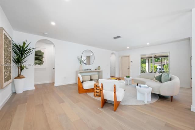 10619 NE 10th Pl, Miami Shores FL 33138 - Miami Shores, FL - Photo 6