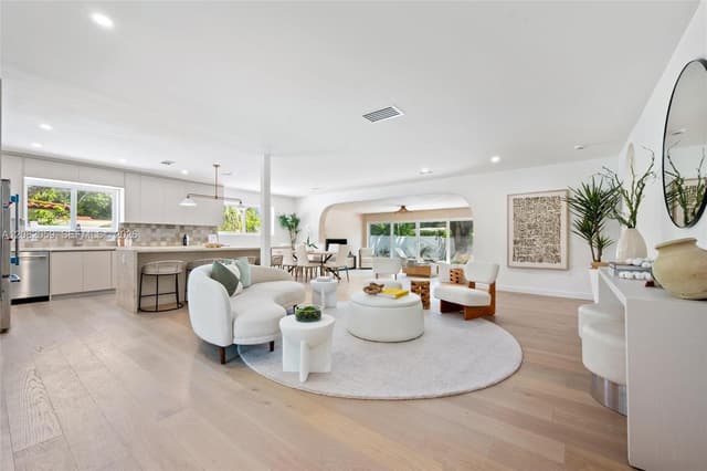 10619 NE 10th Pl, Miami Shores FL 33138 - Miami Shores, FL - Photo 5