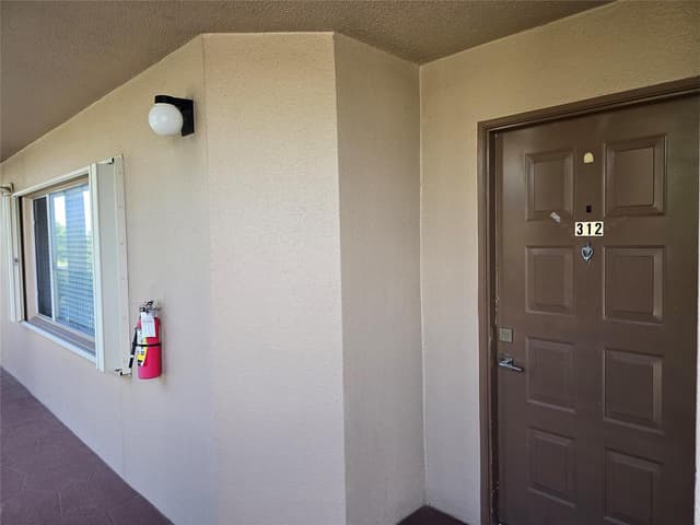 1200 SW 137TH Avenue # 312E, Pembroke Pines FL 33027 - Pembroke Pines, FL - Photo 5