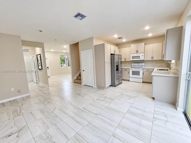 2419 SE 11th St, Homestead FL 33035 - Homestead, FL - Photo 4