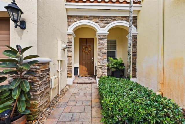 130 EMERALD CREEK Terrace, Plantation FL 33325 - Plantation, FL - Photo 2