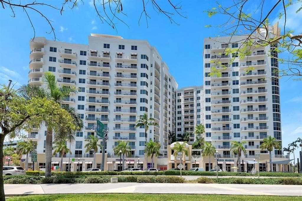 1830 RADIUS Drive # 1113, Hollywood FL 33020