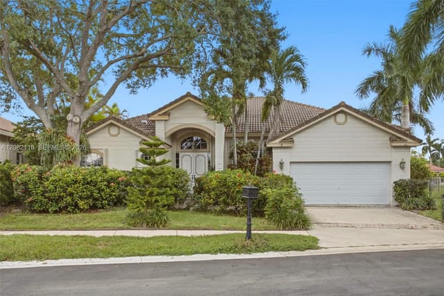 3026 Lakewood Dr, Weston FL 33332 - Weston, FL - Photo 2
