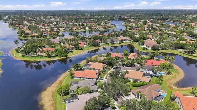 3026 Lakewood Dr, Weston FL 33332 - Weston, FL - Photo 7