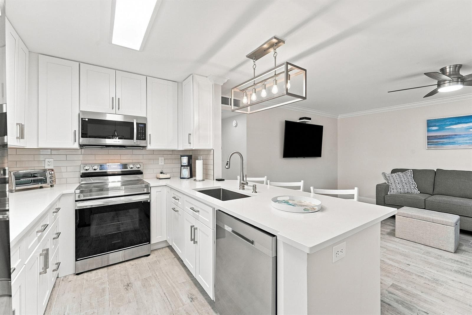633 Normandy Lane, Delray Beach FL 33484 - Delray Beach, FL - Photo 1