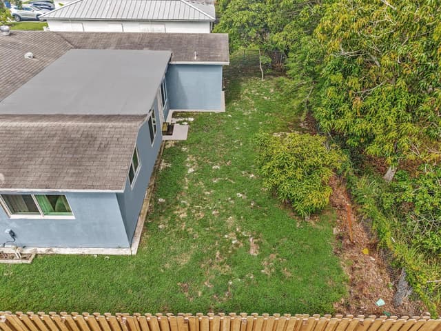 5260 SW 6TH Place, Margate FL 33068 - Margate, FL - Photo 2