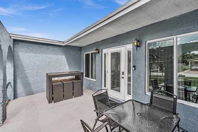 5260 SW 6TH Place, Margate FL 33068 - Margate, FL - Photo 4