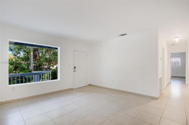 119 Harbor Dr, Key Biscayne FL 33149 - Key Biscayne, FL - Photo 2