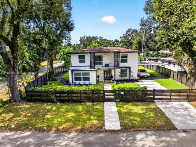 701 NE 164th St, Miami FL 33162 - Miami, FL - Photo 2
