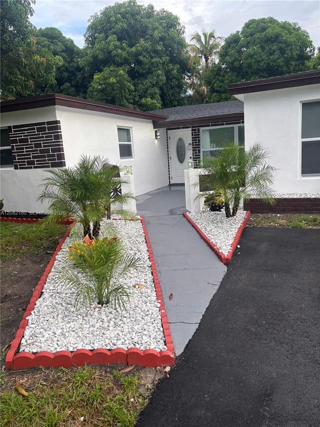 7320 Shalimar St, Miramar FL 33023 - Miramar, FL - Photo 2
