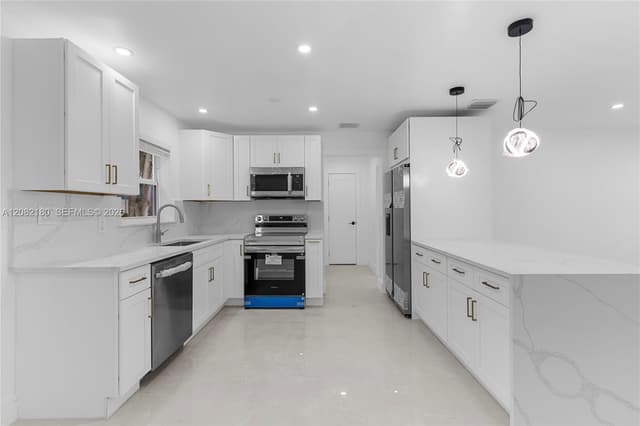 7320 Shalimar St, Miramar FL 33023 - Miramar, FL - Photo 7