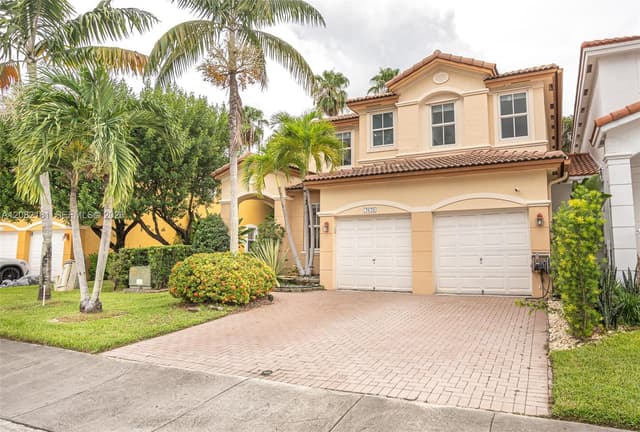7670 NW 113th Path, Doral FL 33178 - Doral, FL - Photo 3
