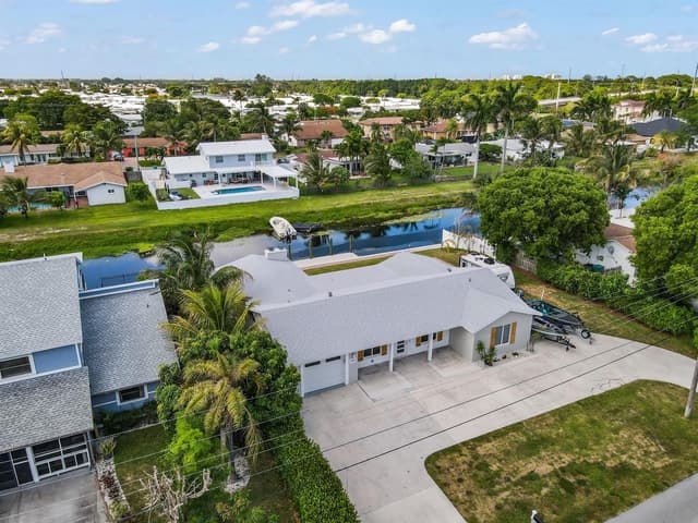 1051 SW 25th Avenue, Boynton Beach FL 33426 - Boynton Beach, FL - Photo 2