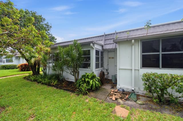 167 Valencia G, Delray Beach FL 33446 - Delray Beach, FL - Photo 4