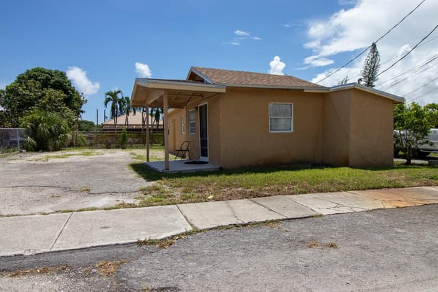 242 SW 7TH Court, Deerfield Beach FL 33441 - Deerfield Beach, FL - Photo 2