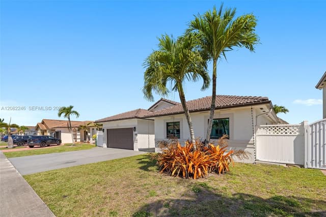 15979 SW 53rd Ter, Miami FL 33185 - Miami, FL - Photo 3