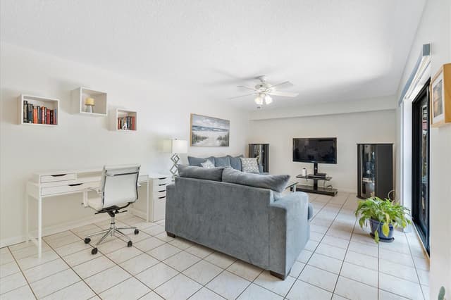 702 NW 98TH Circle, Plantation FL 33324 - Plantation, FL - Photo 2